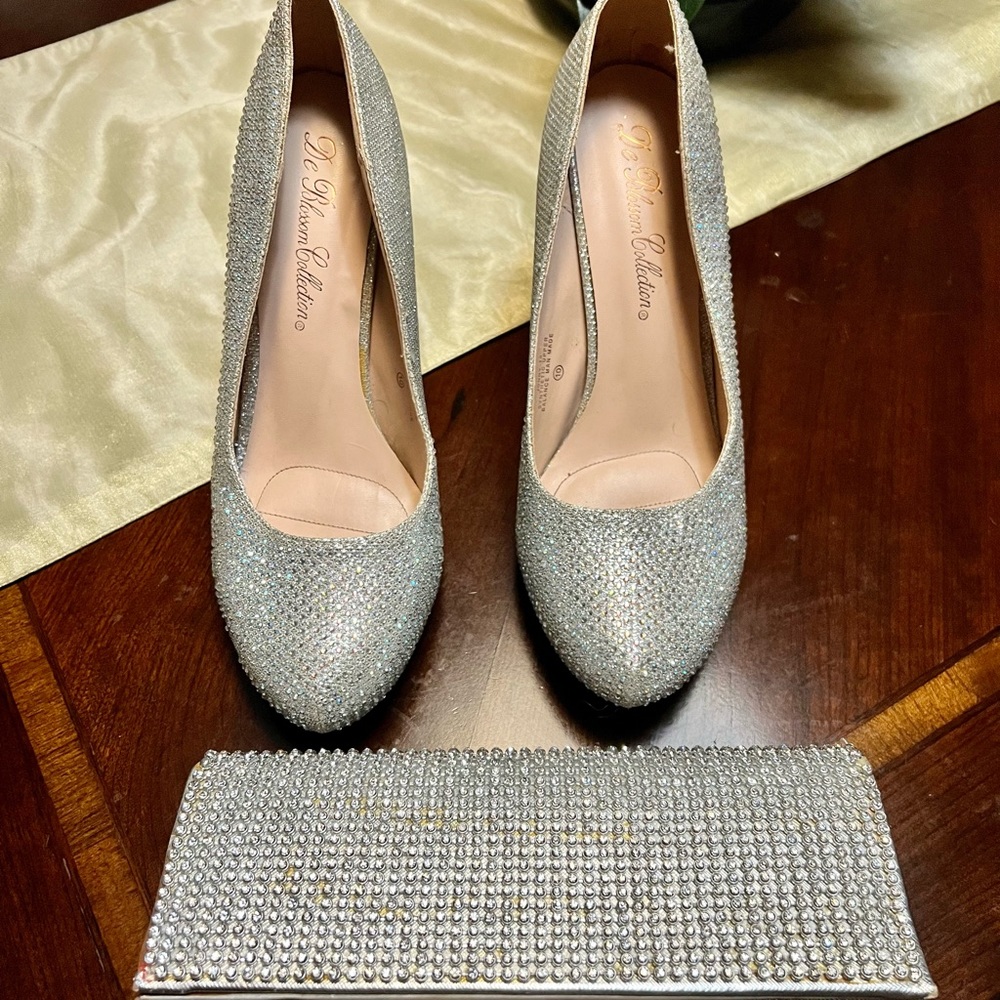 A set of Crystal embellishments heels size 10 and clutch. Very good condition.
